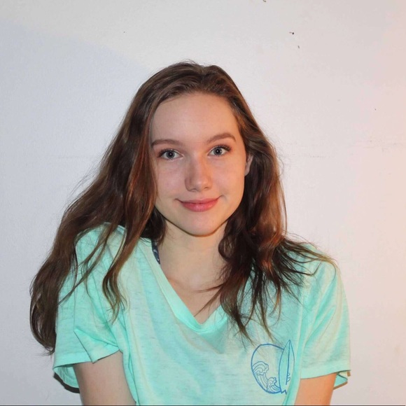 Meet your Poshers, Audrie and Marlene! - Picture 3 of 3